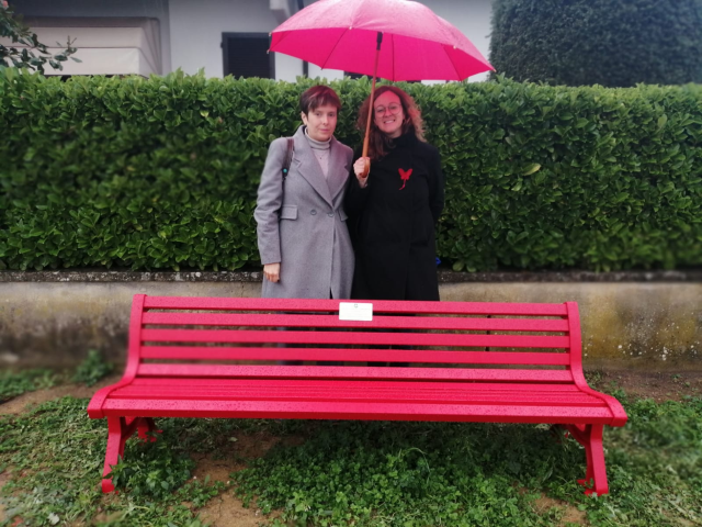 panchina rossa_da sinistra Annalisa Giovani e Martina Borgogni